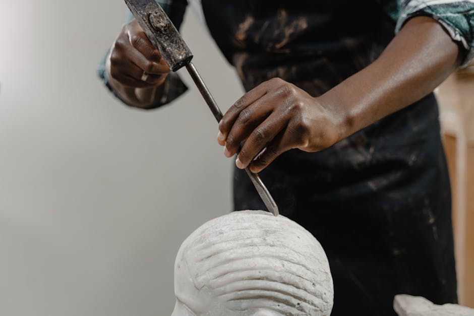 Illustration du métier de Sculpteur / Sculptrice ornemaniste sur pierre